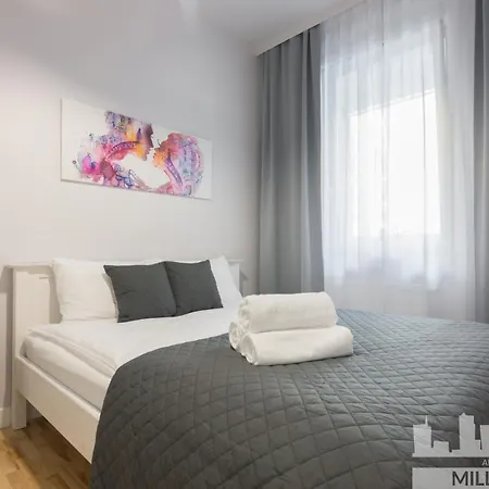 Millennium Awangarda Grey Apartment Warsaw